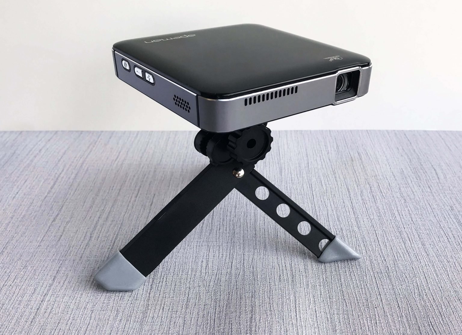 How Do I Install Software On My Projector? – DAXNHF